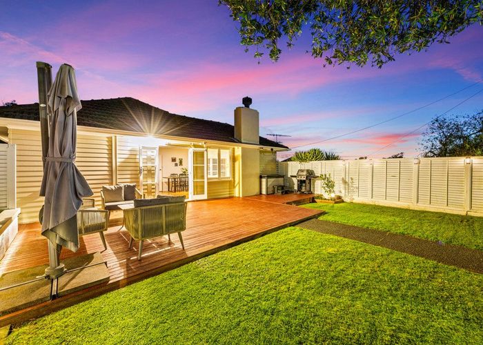  at 1/30 Selwyn Crescent, Forrest Hill, North Shore City, Auckland