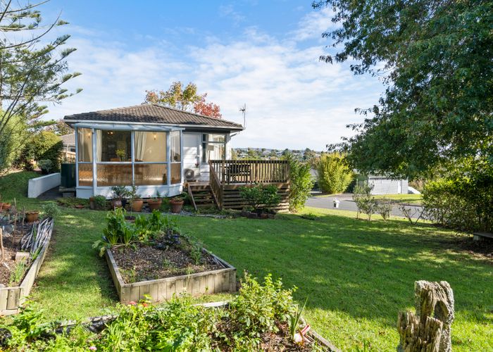  at 3 Terra Nova Street, Glen Eden, Auckland