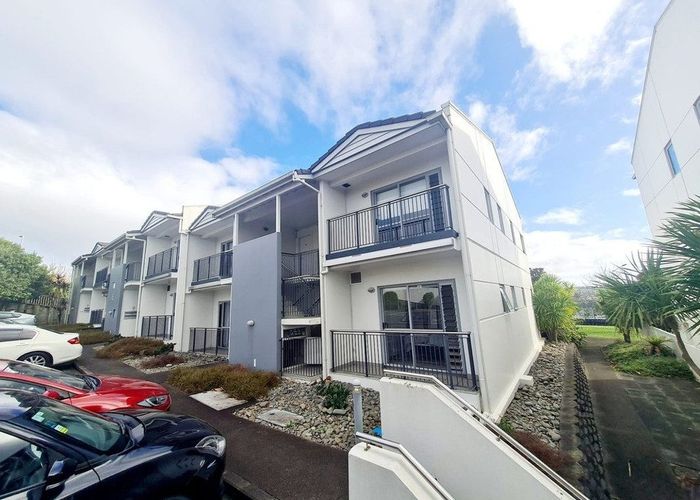  at E1/60 Masons Road, Pinehill, North Shore City, Auckland