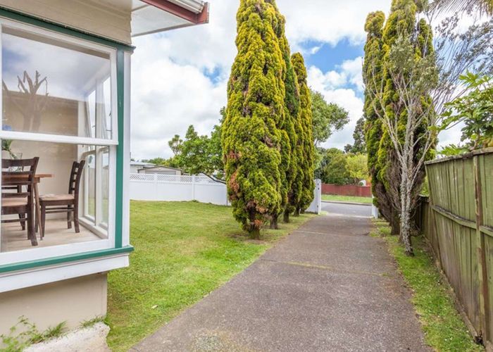  at 21 Normandy Place, Henderson, Auckland