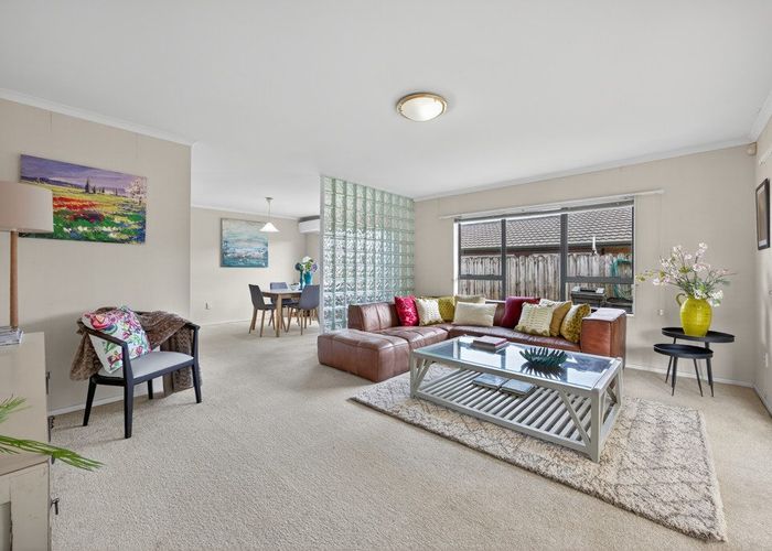  at 16 Newbegin Place, Weymouth, Manukau City, Auckland