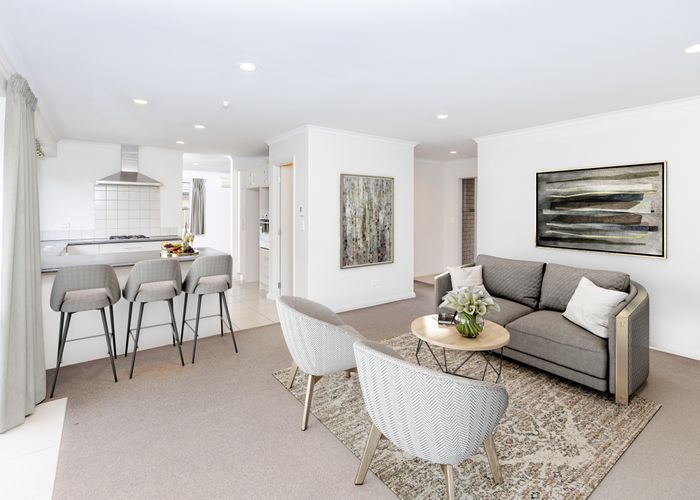  at 13 Oldfield Court, Huntington, Hamilton