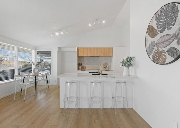  at 3/50 Old Lake Road, Narrow Neck, Auckland