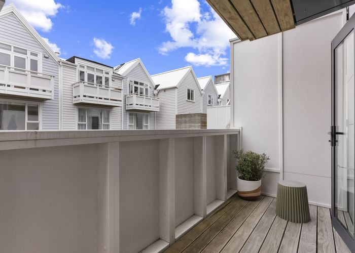  at 2/35 Pirie Street, Mount Victoria, Wellington