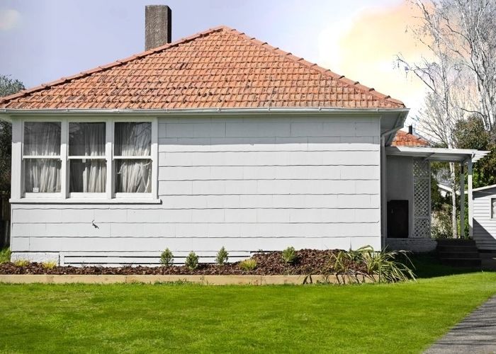  at 10 Holland Road, Fairfield, Hamilton