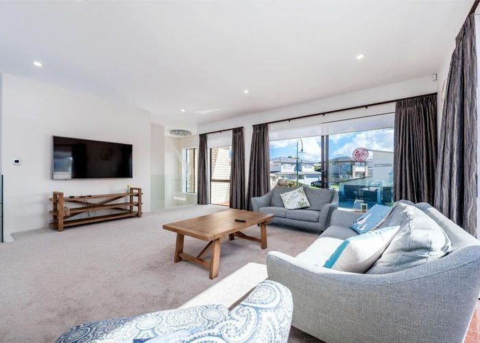  at 21 Midhurst Avenue, Henderson, Waitakere City, Auckland