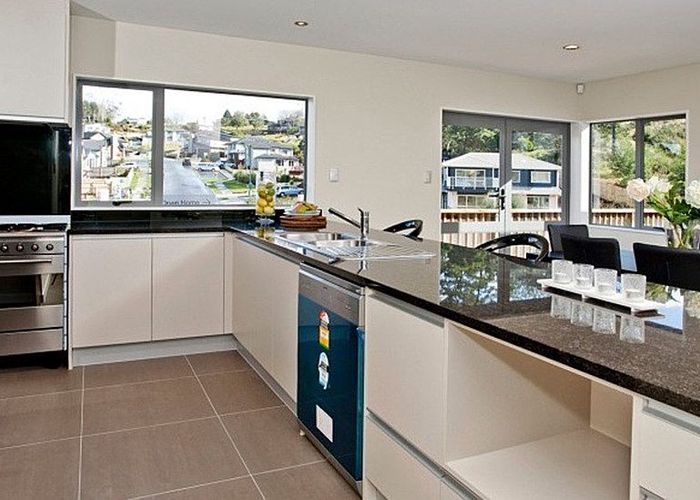  at 18 Bintulu Place, Albany, North Shore City, Auckland
