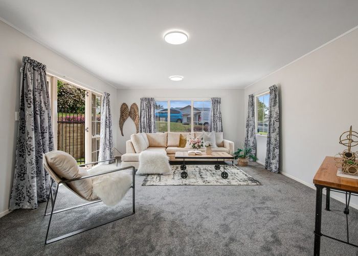  at 8 Godwin Court, Unsworth Heights, North Shore City, Auckland