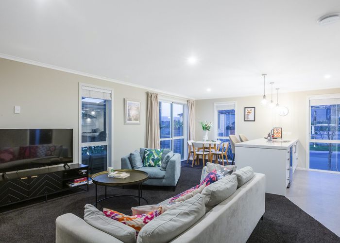  at 11 Banks Boulevard, Whitby, Porirua