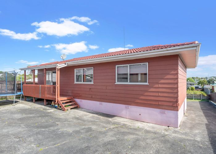  at 7 Helleur Road, Massey, Auckland