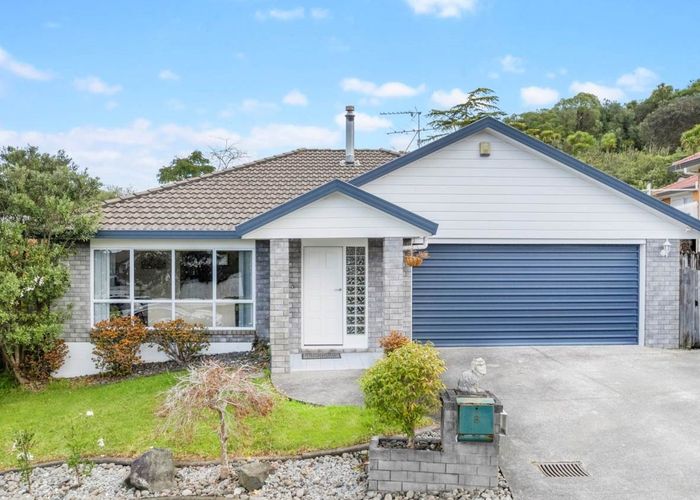  at 8 Van Dyke Place, West Harbour, Auckland