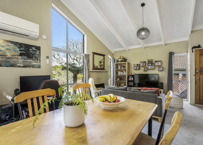  at 19b SIMON ELLICE DR, Bayview, Auckland