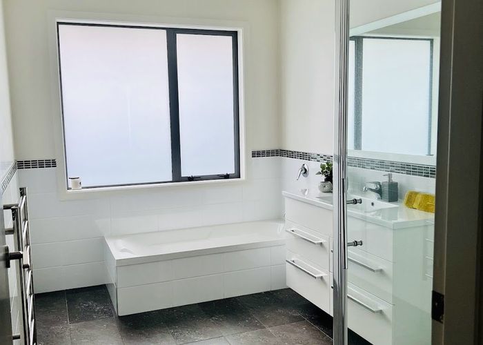  at 32 Sumner Terrace, Aotea, Porirua