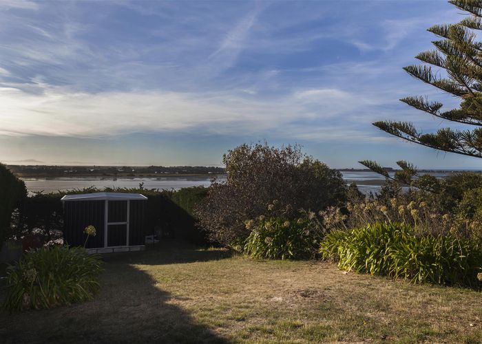  at 32 The Brae, Mount Pleasant, Christchurch