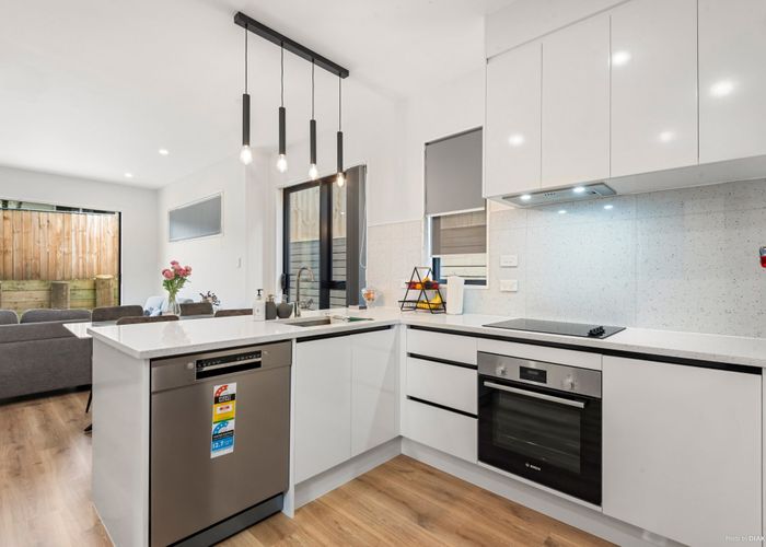  at 8B Hobart Crescent, Wattle Downs, Manukau City, Auckland
