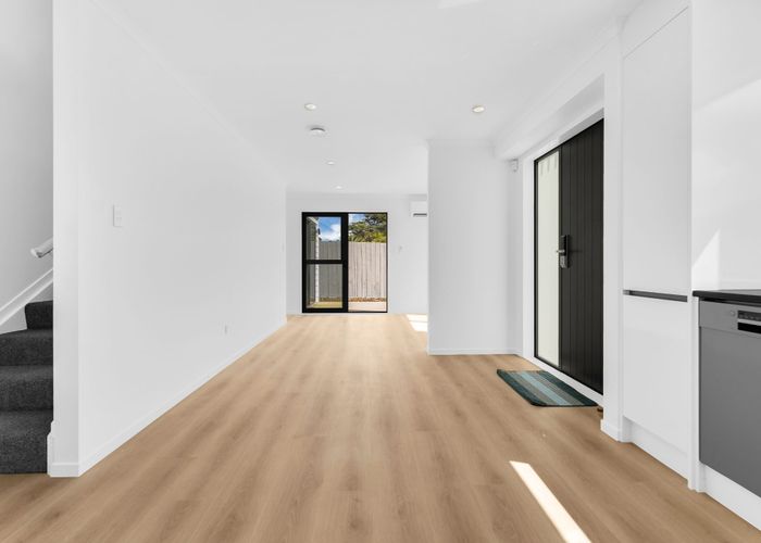  at 8A Gardiner Grove, Mangere East, Manukau City, Auckland