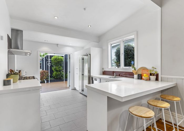 Free property data for 25 Mountain View Road, Morningside, Auckland