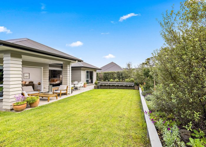 Free property data for 24 Awanui Crescent, Matakana homes.co.nz