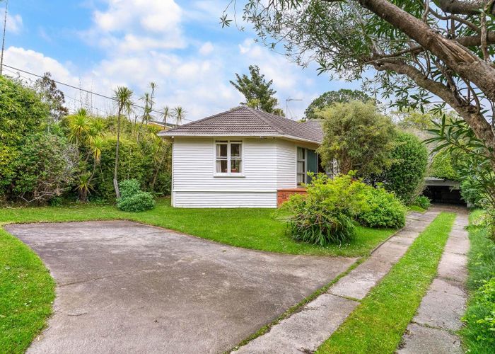  at 172 Beach Road, Campbells Bay, North Shore City, Auckland