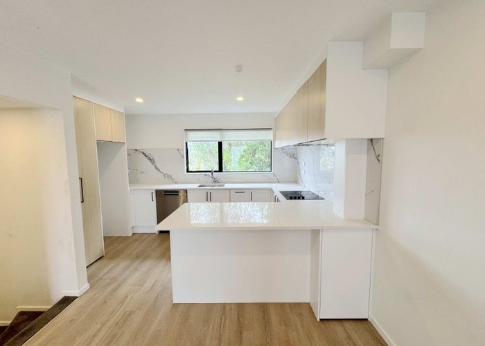  at 2/60 Triangle Road, Massey, Waitakere City, Auckland