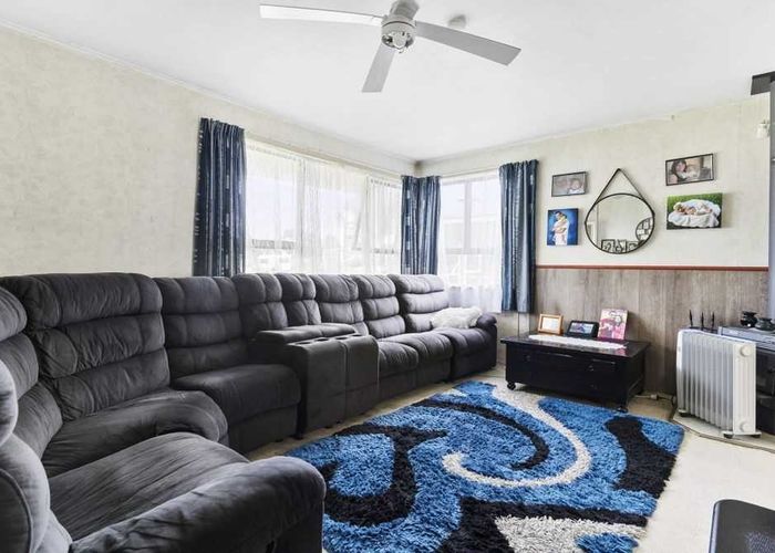  at 2 Kirton Crescent, Manurewa, Manukau City, Auckland