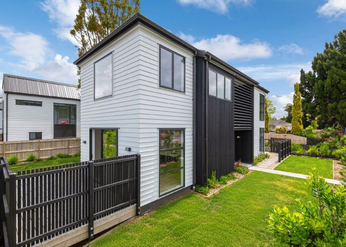  at 32 Swanson Road, Western Heights, Waitakere City, Auckland