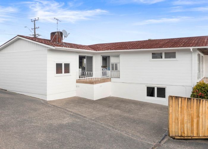  at 88 Pupuke Road, Hillcrest, Auckland