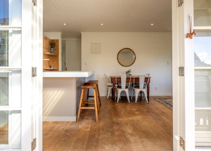  at 117 Queens Drive, Oneroa, Waiheke Island, Auckland