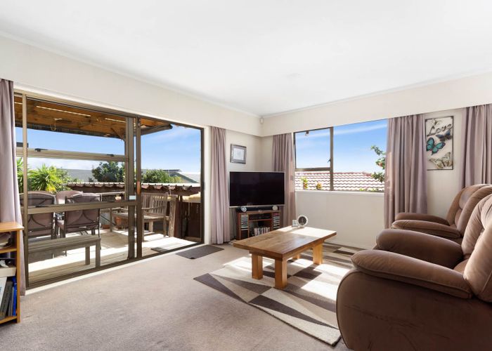  at 1/4 Askew Place, Farm Cove, Auckland
