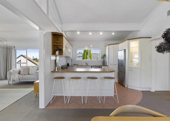  at 1/42 Knightsbridge Drive, Forrest Hill, Auckland