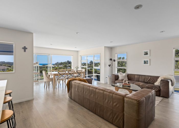  at 52 Beachwood Drive, Hatfields Beach, Orewa