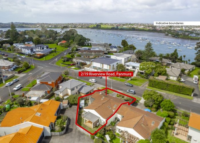  at 2/19 Riverview Road, Panmure, Auckland