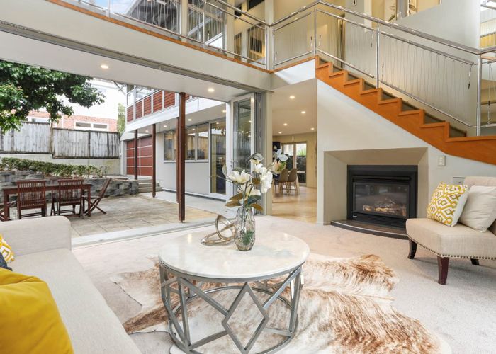  at 3F Warren Avenue, Three Kings, Auckland