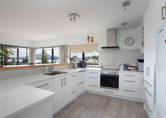  at 1 Scenic Heights, Acacia Bay, Taupo