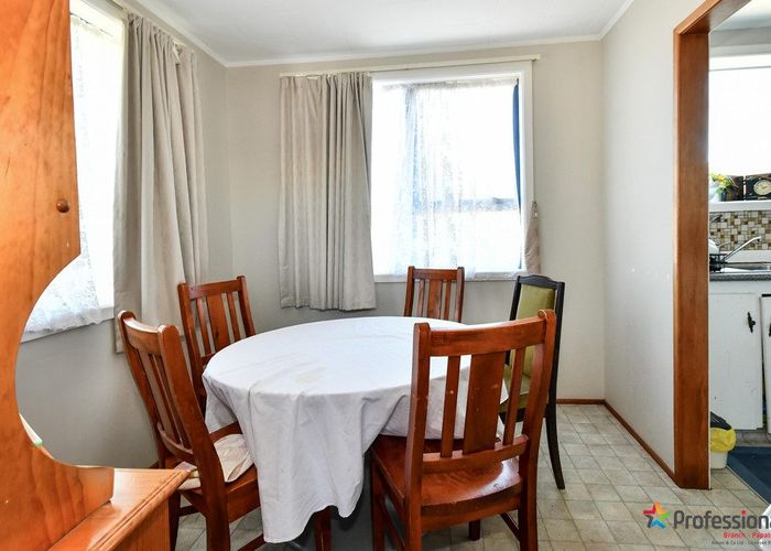  at 27 Kivell Close, Mangere East, Auckland