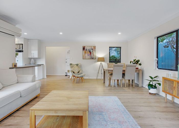  at 3/6A Botany Road, Howick, Manukau City, Auckland