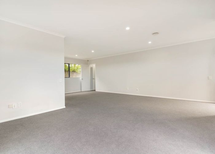  at 2/35 Highgrove Lane, Totara Vale, Auckland