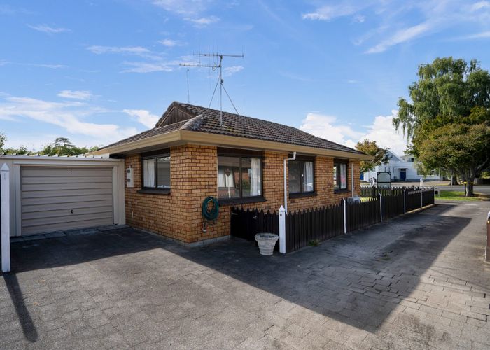  at 2/64 Hamilton Road, Cambridge, Cambridge