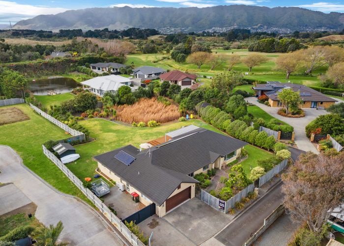  at 32 Titoki Road, Waikanae Beach, Waikanae