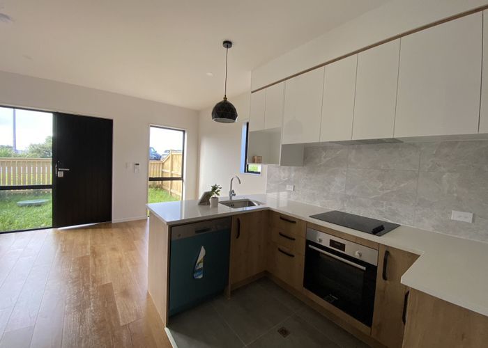  at 2/9 Schnapper Rock Road, Greenhithe, North Shore City, Auckland
