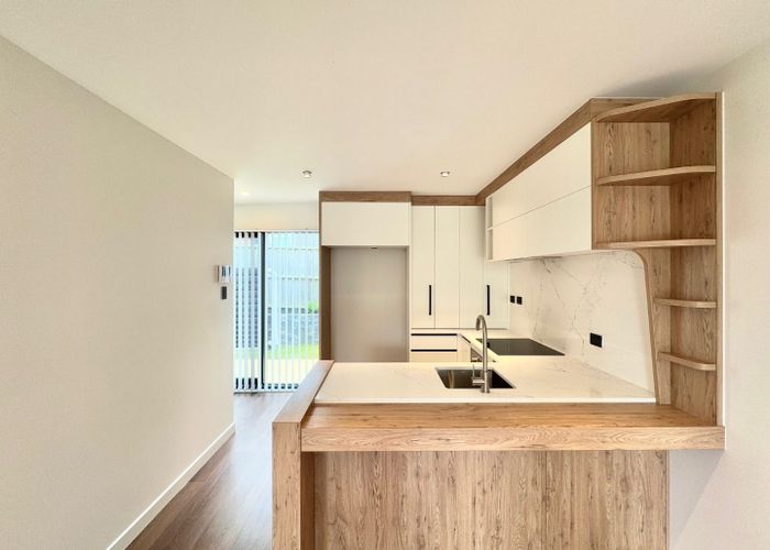  at 2/30 Wellesley Road, Mangere Bridge, Auckland
