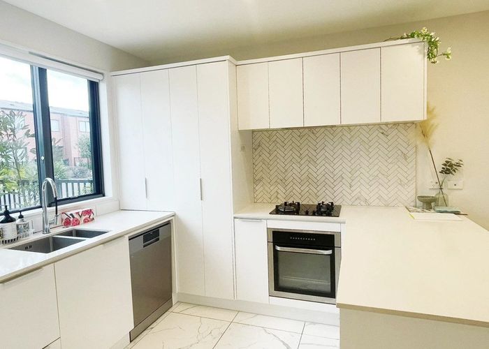  at 48 Whimbrel Road, Flat Bush, Manukau City, Auckland