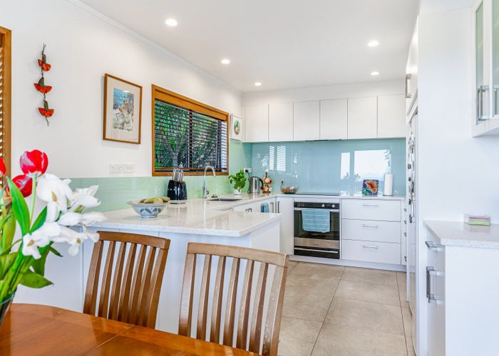  at 2/2 Elizabeth Place, Mairangi Bay, North Shore City, Auckland