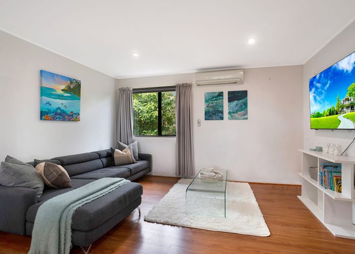  at 1/219 Glenfield Road, Hillcrest, Auckland