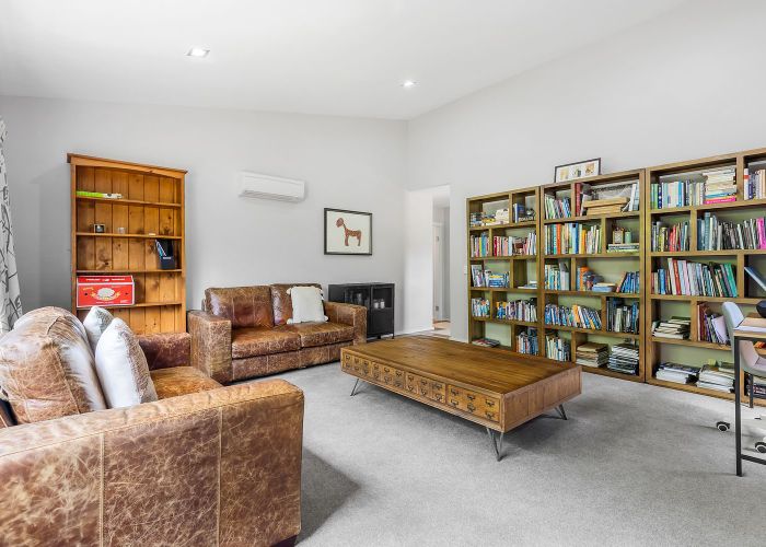  at 10 Parawera Drive, Acacia Bay, Taupo