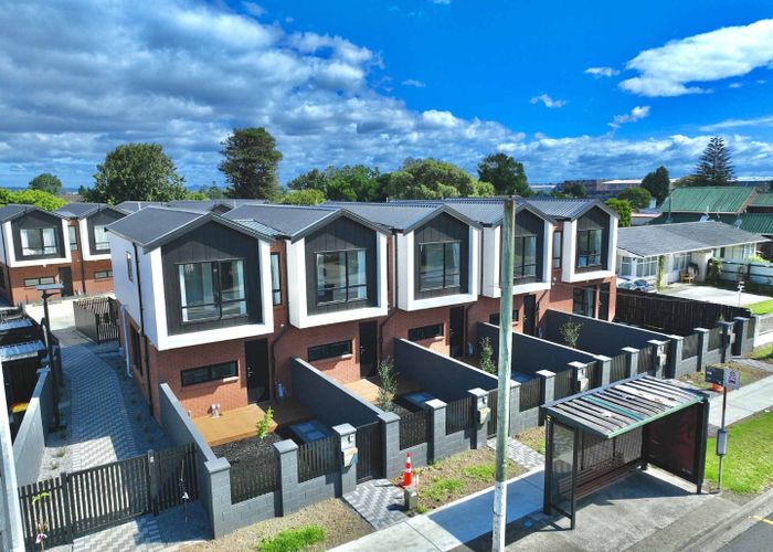  at 2/1 Tennessee Avenue, Mangere East, Manukau City, Auckland