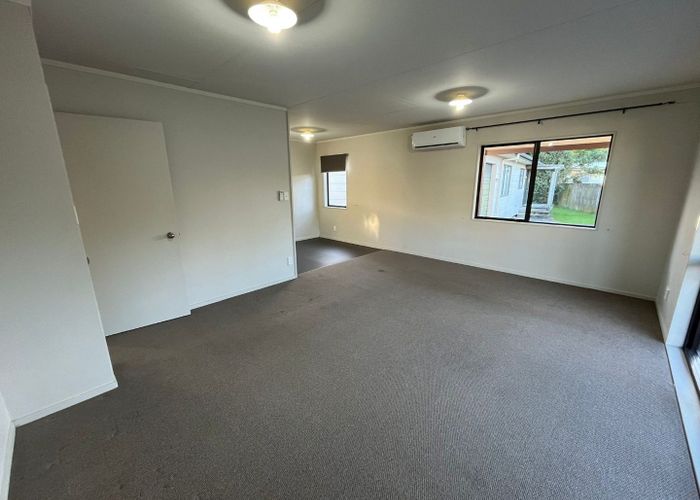  at 9 Edgewater Drive, Pakuranga, Manukau City, Auckland