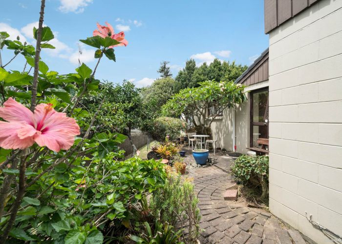  at 2/47 Glenmore Road, Sunnyhills, Auckland