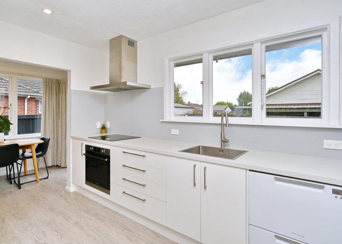  at 2/21 Dunedin Street, Redwood, Christchurch City, Canterbury