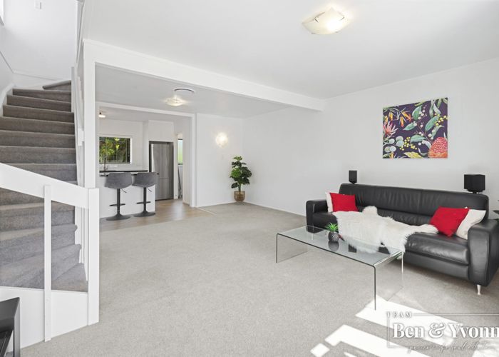  at 2/10 Longford Street, Mount Wellington, Auckland